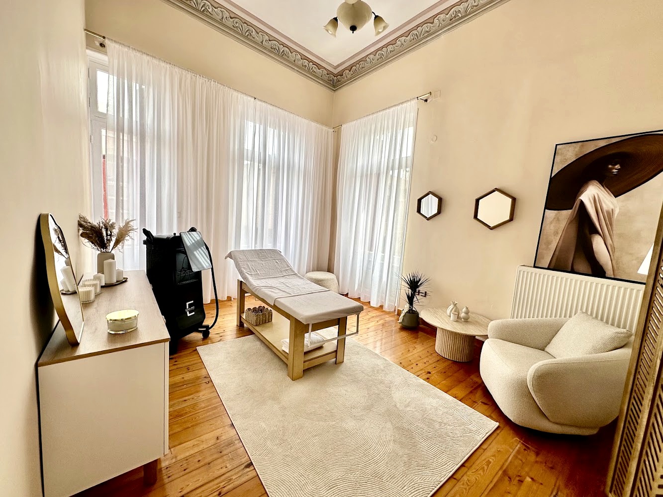 Εσωτερικό χώρου του Velvet Beauty Lab στη Χίο
